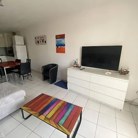 Apartment 3 Pieces Moderne Avec Loggia, 6 Personnes, Proche - Fr-1-750-82